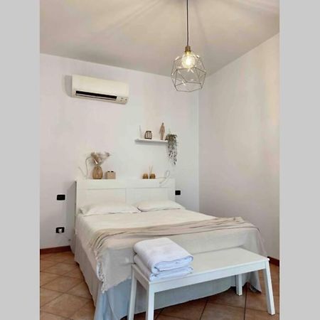 Unconventional Apartment: Centro Storico Con Bici Mantova Luaran gambar