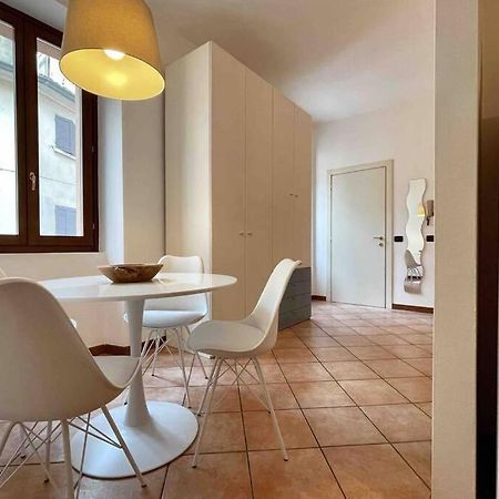 Unconventional Apartment: Centro Storico Con Bici Mantova Luaran gambar
