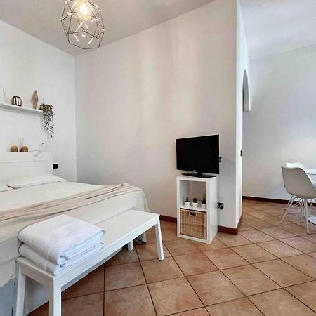 Unconventional Apartment: Centro Storico Con Bici Mantova Luaran gambar