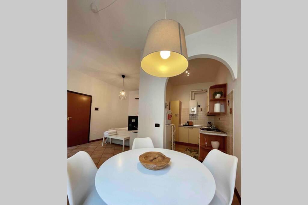 Unconventional Apartment: Centro Storico Con Bici Mantova Luaran gambar