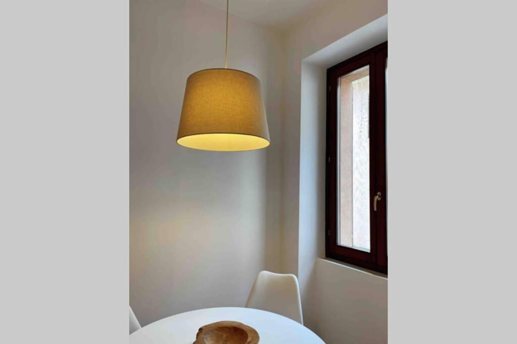 Unconventional Apartment: Centro Storico Con Bici Mantova Luaran gambar