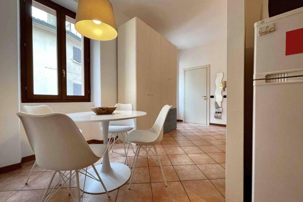 Unconventional Apartment: Centro Storico Con Bici Mantova Luaran gambar